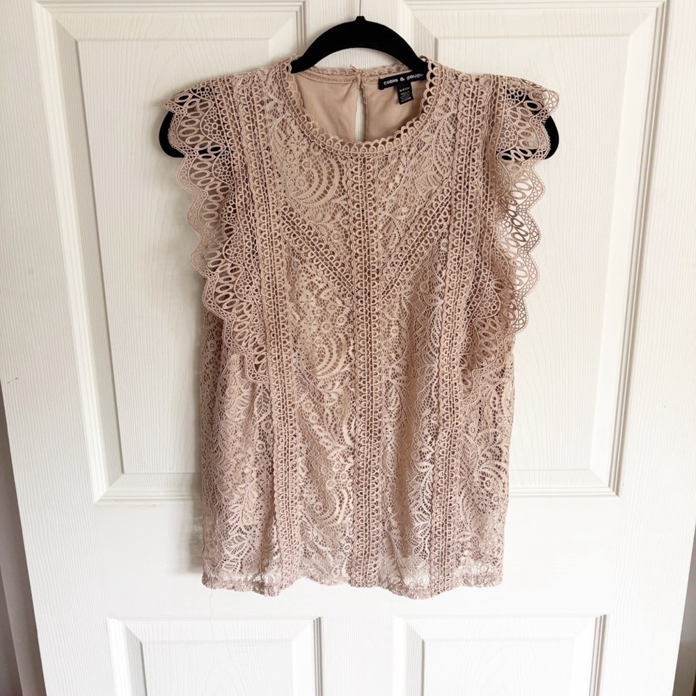 Lace Sleeveless Top in Cream